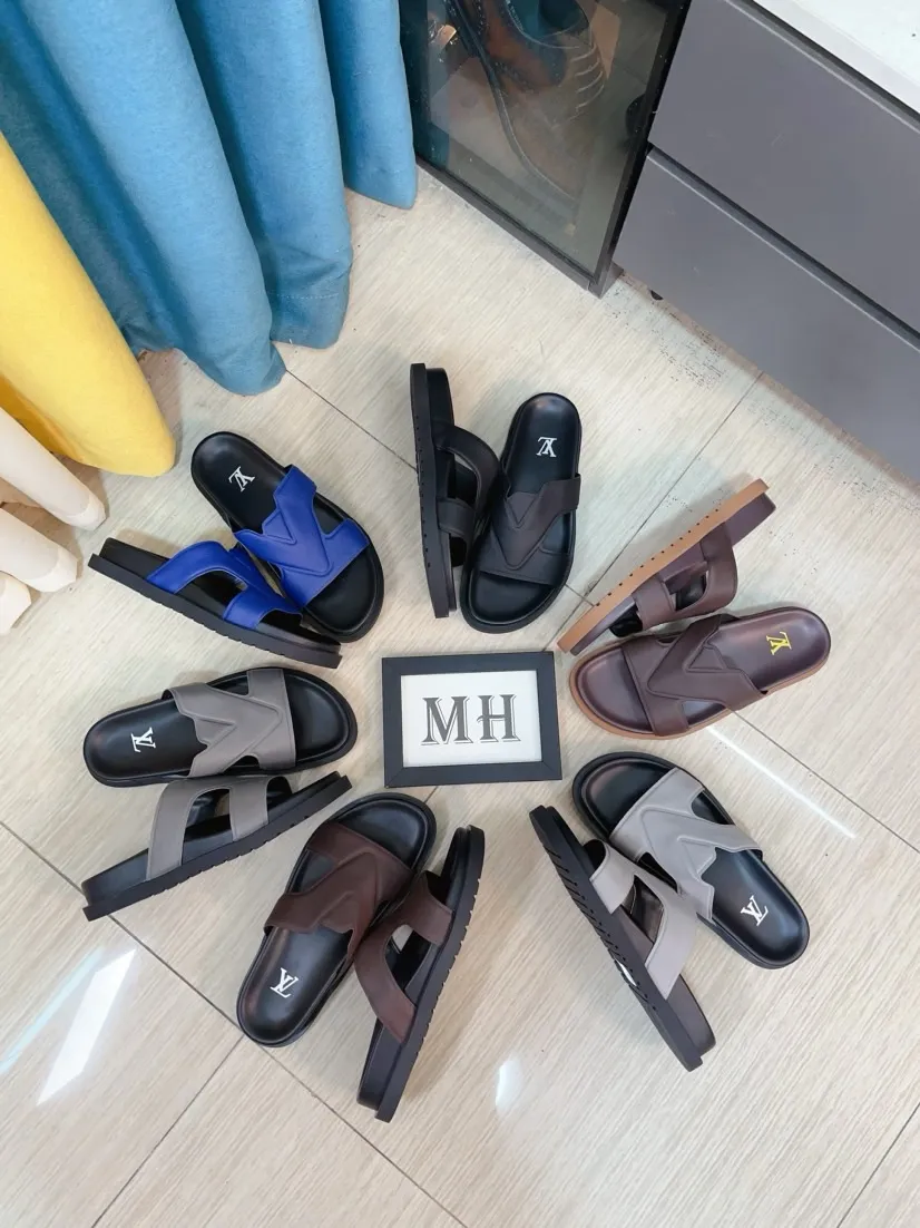 Men's shoes💰300🌹🌹【LV】Multi-color new men's slippers, original top quality version, original special cowhide cross pattern➕sheepskin inside and side, non-slip combined sole, more stable walking, more comfortable and lightweight, high-end and generous, size: 38~44